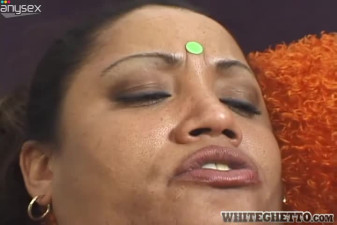 Voluptuous Indian charmer gets fucked nicely on the couch