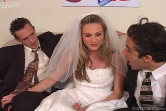 Horn-mad and cum voracious blonde bride works on two stiff dicks at once