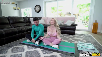 Doing yoga with Russian sex bomb stepmom Casca Akashova