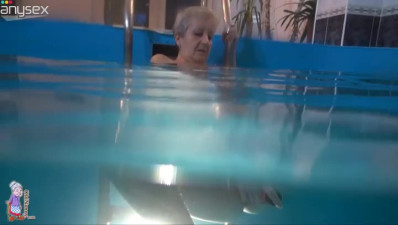 Awful blonde mature wanker called Jitka fucks her old pussy in the pool