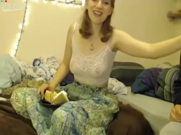 Happy auburn girlie kneels down to suck her boyfriend's tasty dick Free Porn Videos | ePornAny.