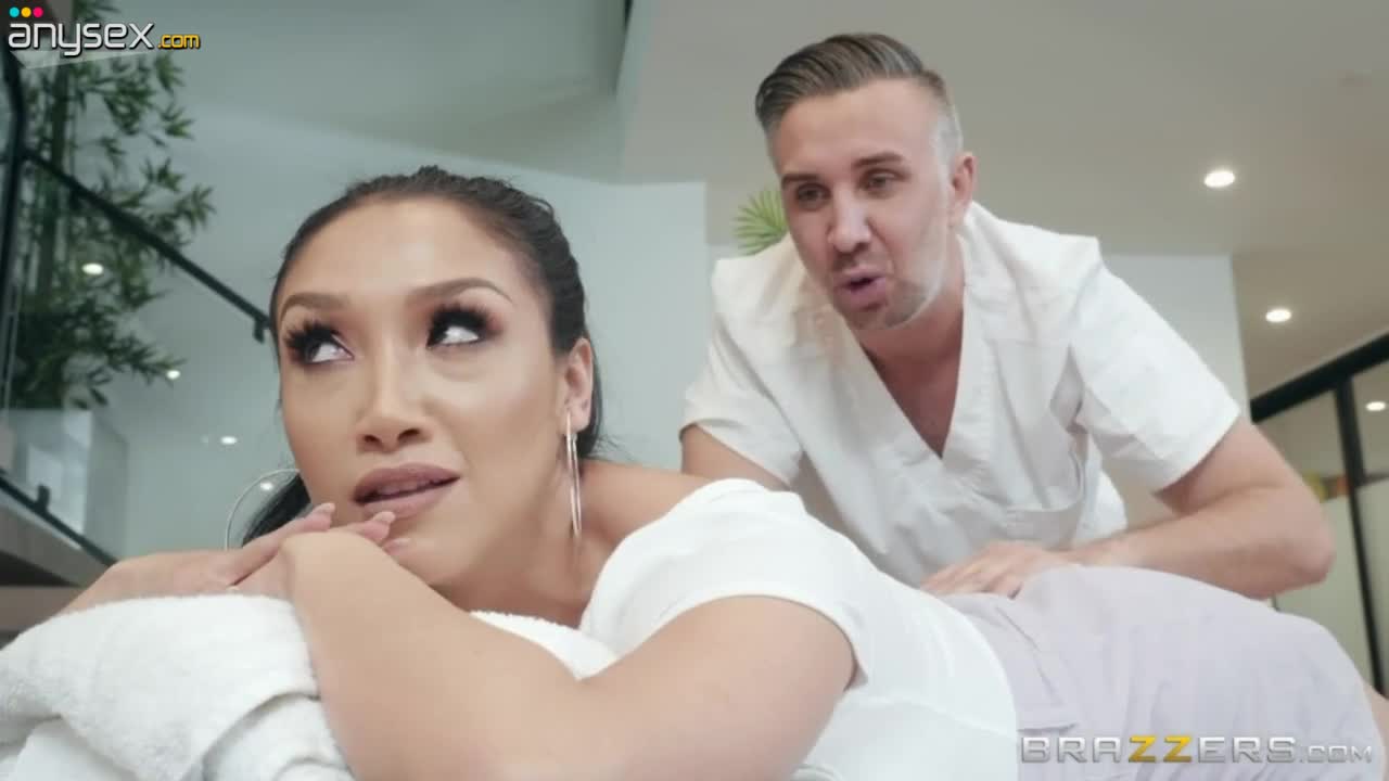 Keiran Lee gives a massage to seductress Vicki Chase and fucks her pussy and mouth Free Porn Videos | ePornAny.