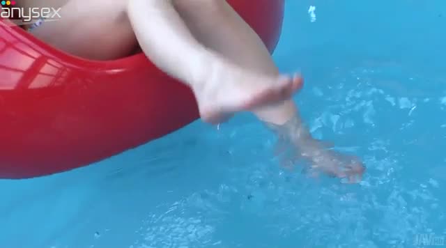 Japanese teen Yuwa Tokona testing new vibrating sex toy by the pool side Free Porn Videos | ePornAny.