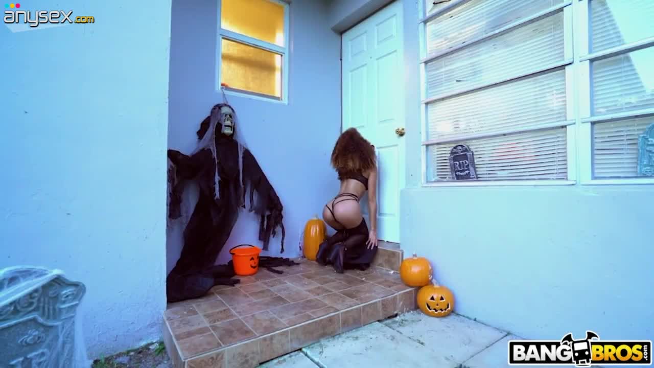 Ebony babe in sexy outfit and stockings Cecilia Lion gets a treat for Halloween Free Porn Videos | ePornAny.