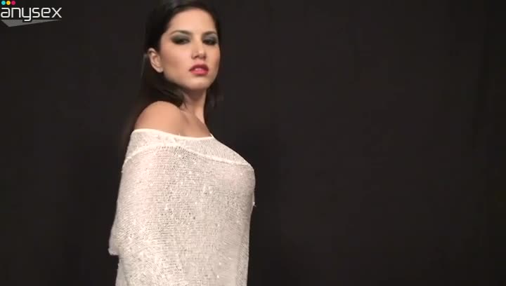 Steamy solo show of mesmerizing busty and hot beauty called Sunny Leone Free Porn Videos | ePornAny.