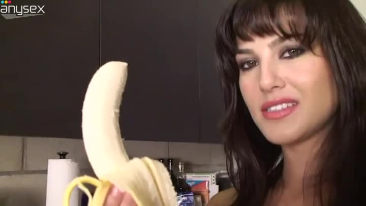 Incredibly hot Sunny Leone erotically eats banana in the kitchen Free Porn Videos | ePornAny.