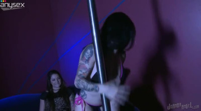 Tattooed striptease dancers eat sweet pussies of one another greedily