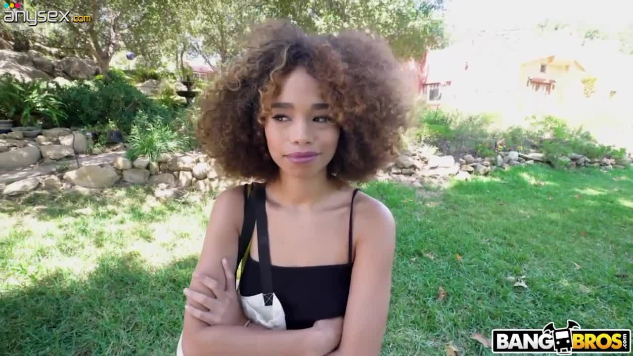 Mulatto babe Cecilia Lion gives the best ever blowjob in the garden Free Porn Videos | ePornAny.