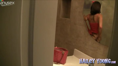 Dumpy black haired hooker presents dirty solo in front mirror