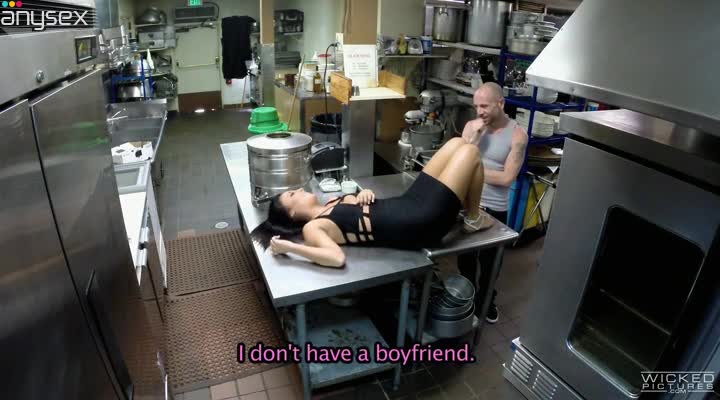 Kinky couple has steamy oral sex at kitchen in fast food cafe Free Porn Videos | ePornAny.