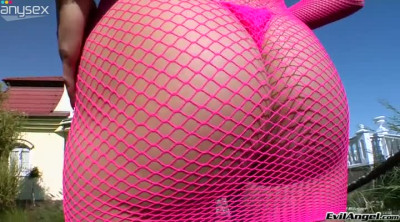 Bootyful chick wearing sexy pink fishnets exposes her anal hole outdoor