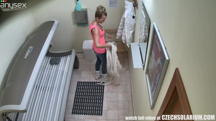 Spy camera caught amateur Czech girl in the solarium Free Porn Videos | ePornAny.