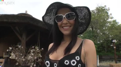 Booty brunette jade in sunglasses fingers her kitty outdoors