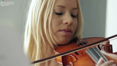 Libidinous babe playing violin and masturbating her pussy