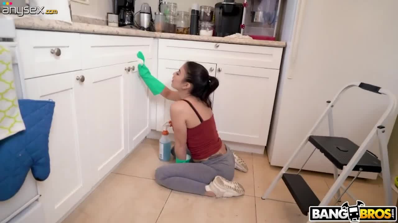 Young cleaning lady gives her head and gets fucked for money Free Porn Videos | ePornAny.