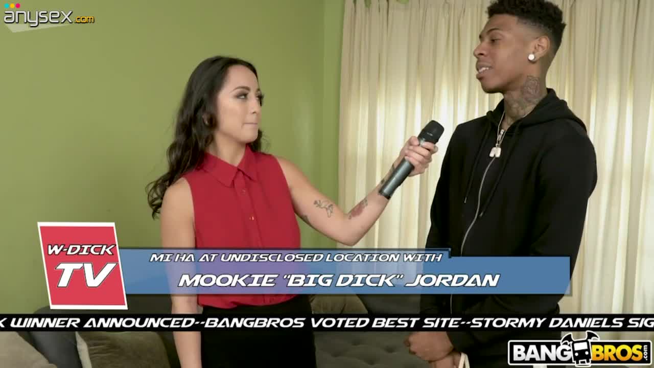 Sexy reporter Mi Ha Doan sucks Mookie Jordan's huge cock during interview Free Porn Videos | ePornAny.