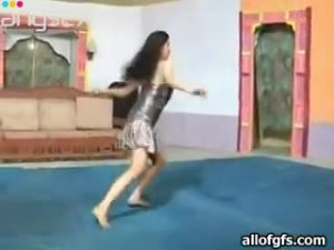 Kinky Indian dancer bitch with nice ass shows dances on the floor