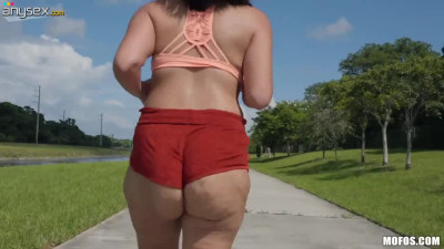 Big booty jiggling in shorts and driving crazy all guys