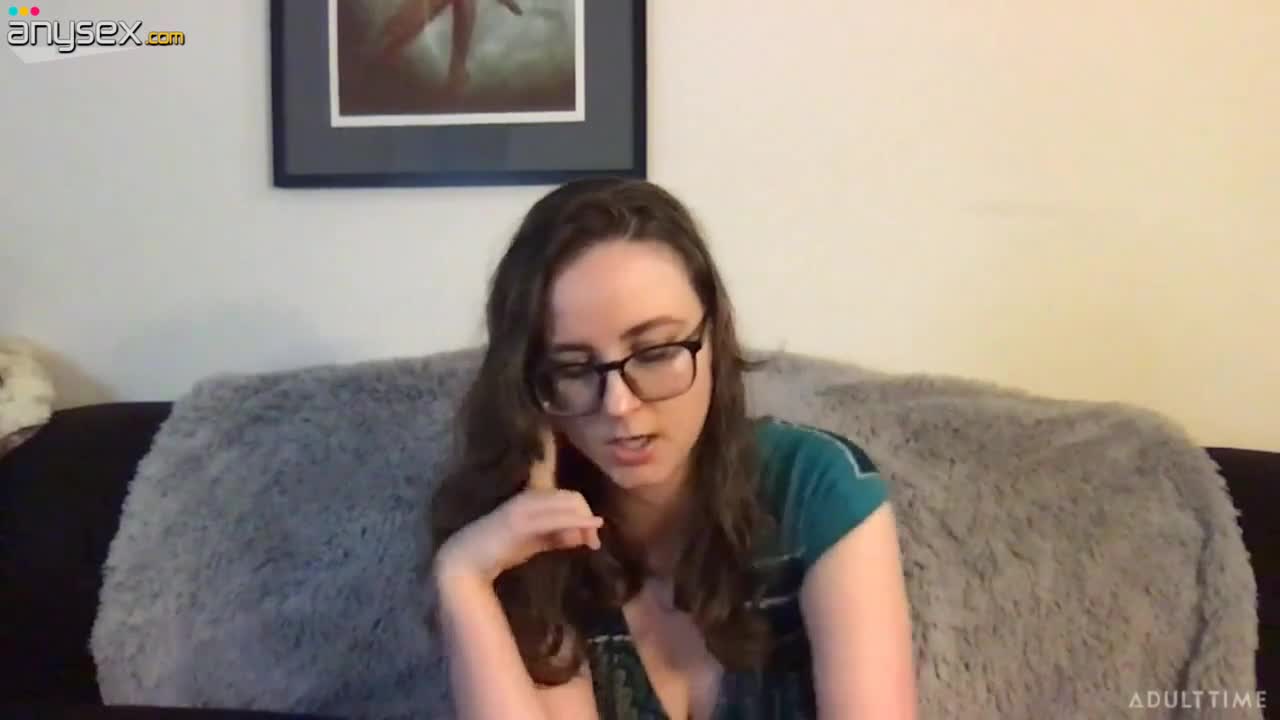 Nerdy chick in glasses Jay Taylor performs hot life stream masturbation Free Porn Videos | ePornAny.