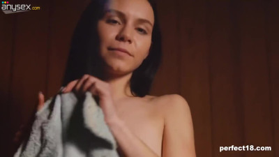 Teen babe masturbates in sauna solo