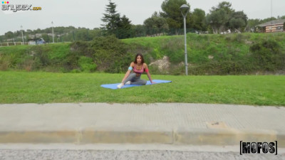 Stranger babe doing yoga outdoor Baby Nicols asks for help and gives a footjob