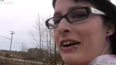 Four eyed bitch Shelly is sucking hard ding outdoor