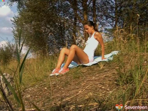 Wondrous sporty teen Victoria masturbates with a dildo in the park