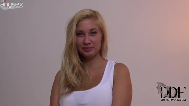 Ample blond teen fingers intensively her unused pinkish pussy Free Porn Videos | ePornAny.