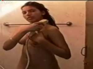 Fuckable Indian milf welcomes tongue fuck of her tasty pussy in shower