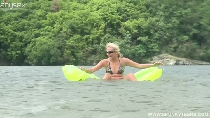 Dirty blond milf gives blowjob to horny dude at the beach Free Porn Videos | ePornAny.