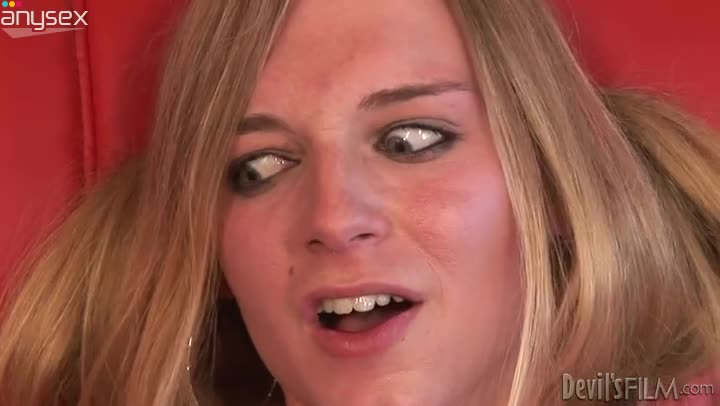 Transsexual hoe gets proper rimjob and later she gives unforgettable blwojob Free Porn Videos | ePornAny.