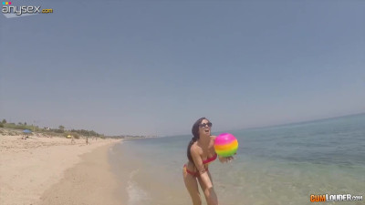 Hot Spanish chick in bikini Julia de Lucia gives a blowjob on the beach and gets her anus holed