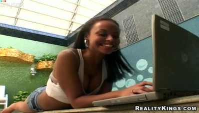 Dark skinned Latina cutie wakes up a dude with a hope to be fucked