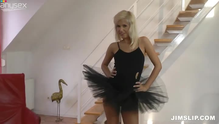 Horny ballerina Tracy Gold masturbates on cam Free Porn Videos | ePornAny.