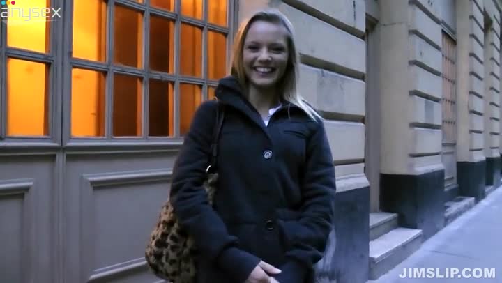 Adorable teen babe Vander is playing with her tight pussy hole Free Porn Videos | ePornAny.