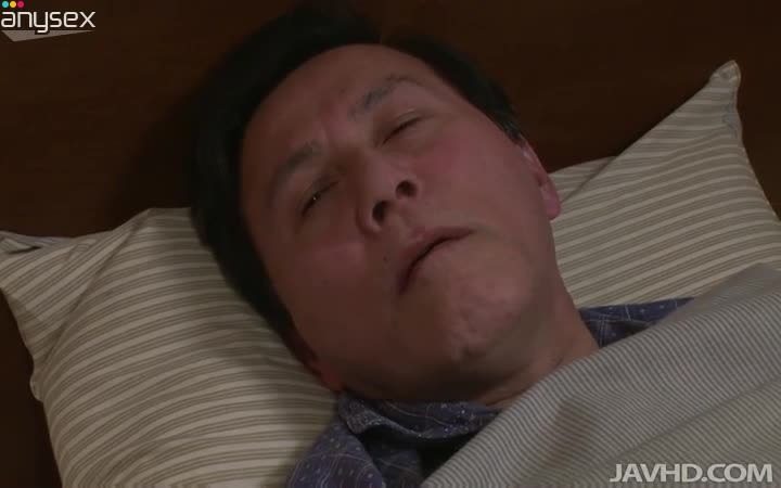 Cuddly Japanese nurse Araki Hitomi masturbates in front of patient Free Porn Videos | ePornAny.