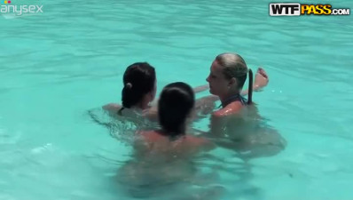 Lexxis, Zuzka and Leony going wild in the pool