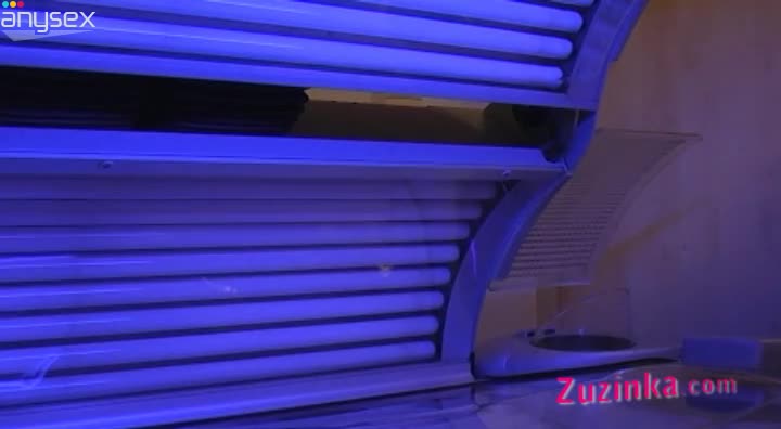 Kinky girl Zuzinka is playing with her cooch in solarium Free Porn Videos | ePornAny.