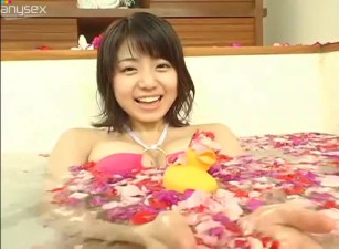 Sexy Japanese chick Shizuka Nakamura undressing on a cam