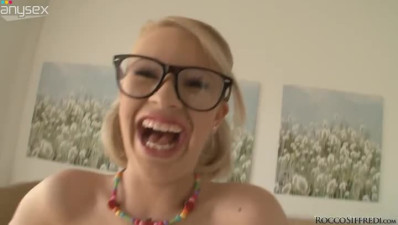 Nerdy full figured blonde chick Rocky Star does anal with ease