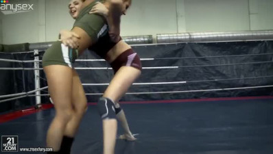 Severe naked wrestler Henessy desire to kick the ass of her horny rival