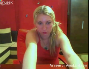 Well stacked blonde bitch posing on a web cam