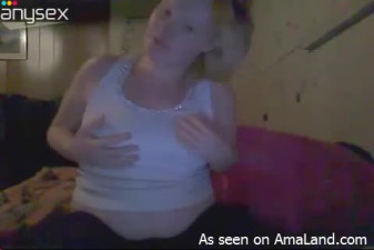 Fat pawg masturbates on a webcam rubbing her pink twat