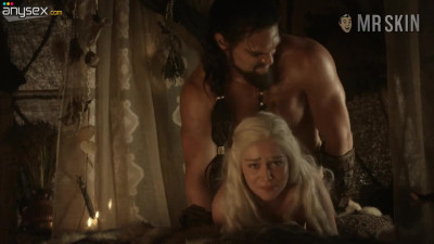 Khal Drogo bangs Daenerys Targaryen doggy style