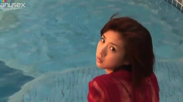 Aki Hoshino poses in the shallow pool pretending to be horny Free Porn Videos | ePornAny.