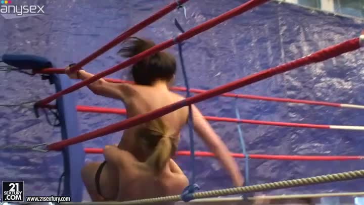 Real nude fighters Lisa Sparkle & Linda Ray are in the ring Free Porn Videos | ePornAny.