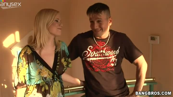 Czech blonde bitch Yasmine Gold gives a head to her boyfriend on a stairway Free Porn Videos | ePornAny.