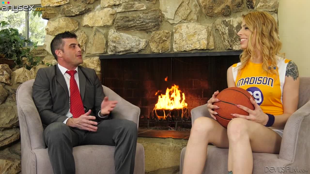 Bisexual anchor is fucked and jizzed by transsexual basketball player during an interview Free Porn Videos | ePornAny.