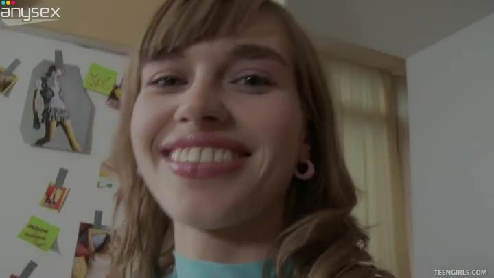 Horny teen Cindy uses an electric vibrator for stimulating her clit Free Porn Videos | ePornAny.