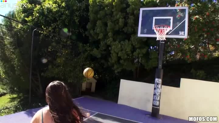 Sporty chick Casey Calvert sucks a cock at the basketball ground Free Porn Videos | ePornAny.